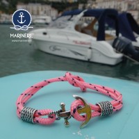 Bracciali, collane e portachiavi in stile Marinèrie con simboli in argento di ancora, timone, bussola, rosa dei venti, salvagente. Scegli il colore del cordino che ti piace sul sito www.marinerie.it e scopri il punto vendita più vicino a te. #marinèrie #bussola #cordanautica #gioiellinautici #timone #braccialiancora #vela #velisti #barca #navigare #marina #marinai